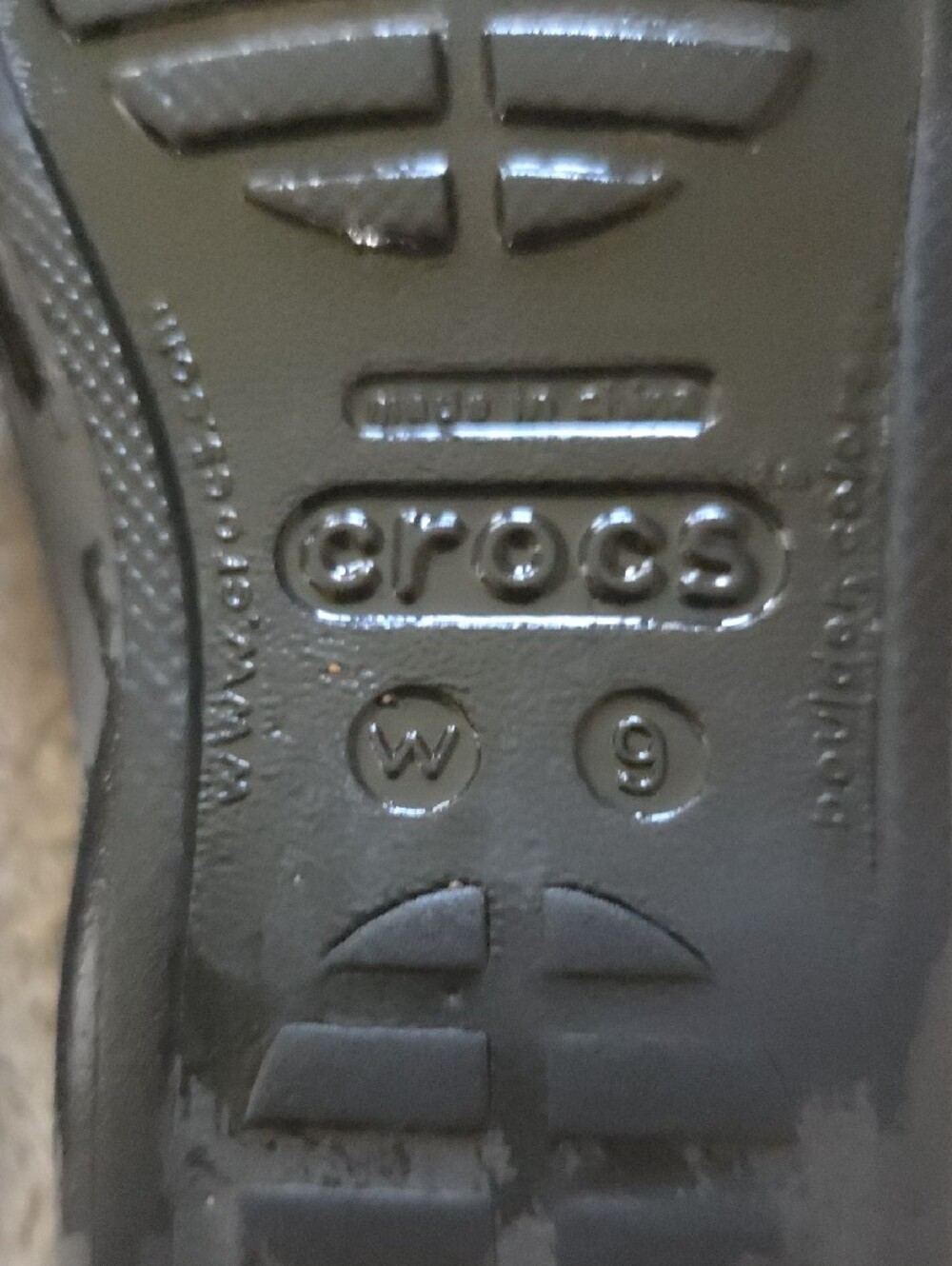 CROCS Women's Black Strappy Slip-On Sandals - Picture 6 of 6